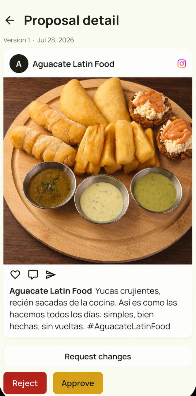 Avo Marketing: Vorschlag für einen Instagram-Beitrag, der auf deine Freigabe wartet, mit den Schaltflächen Freigeben, Änderungen anfordern und Ablehnen.